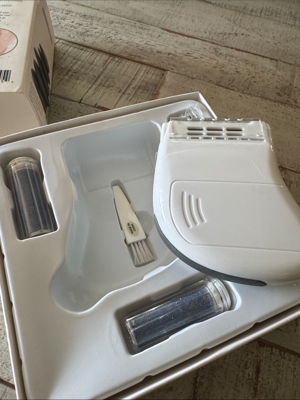 Nano Portable Pedicure Device by Emjoi - White with Blue Roller - Picture 5 of 5
